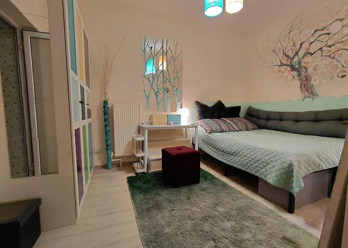 Artsy, Fully Equipped House, 2 Bedrooms, 2 Tvs, Free Parking, All To Yourself! Bucureşti, România