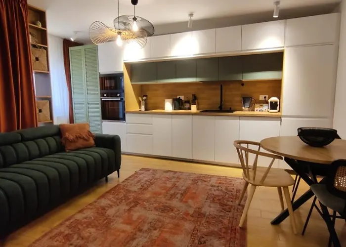 Warm & Chic Designer Apartment In The South