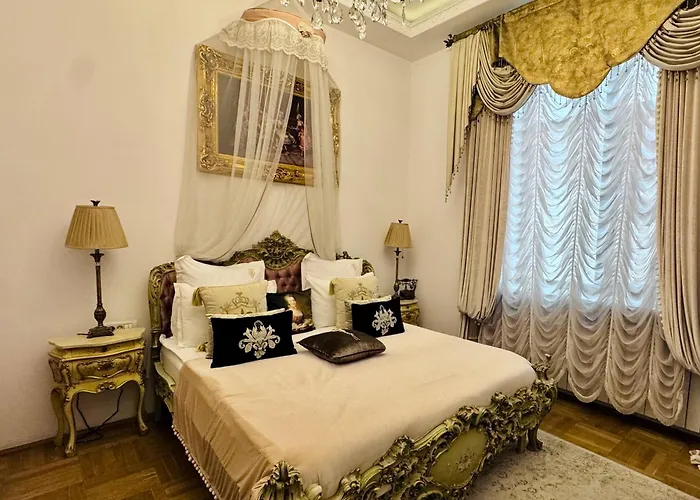 Conacul Coroanei Luxury Boutique