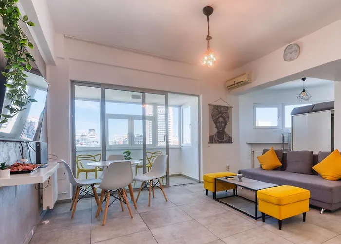Sky View Apartment - Balcony Over Universitate