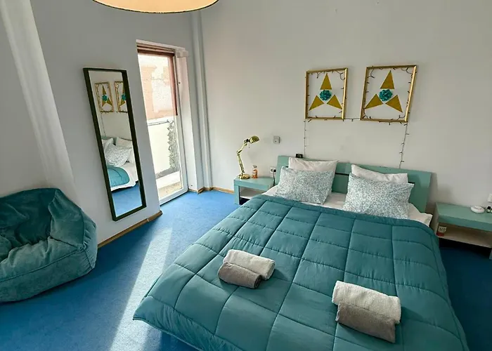 Middle Old Town Apartment