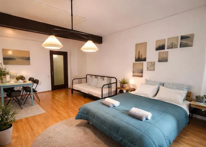 Middle Old Town Apartment