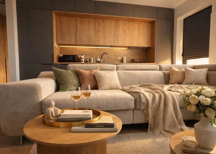 High-Rise Luxury Apartment With Free Parking