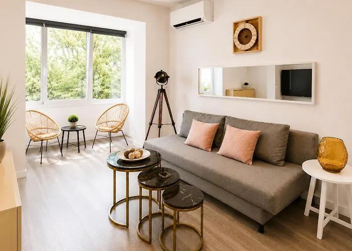 Metropole Apartments Romana Square