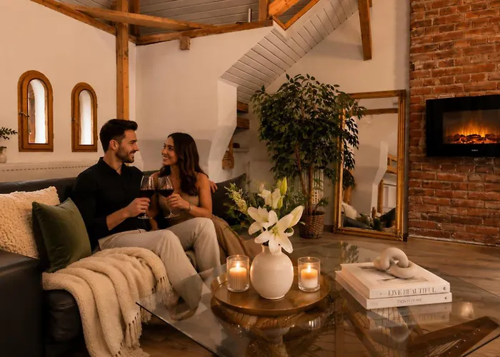 Fireplace Loft Retreat Near Parliament Palace