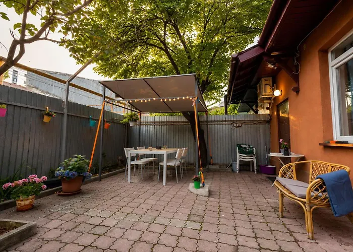 Casa Luminoasa Cu Gradina Privata