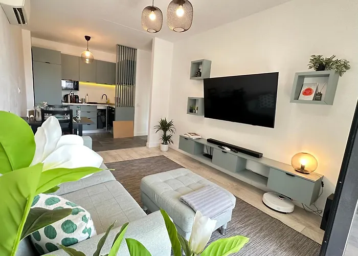 Quiet Modern Apartment Near Romexpo - Balcony